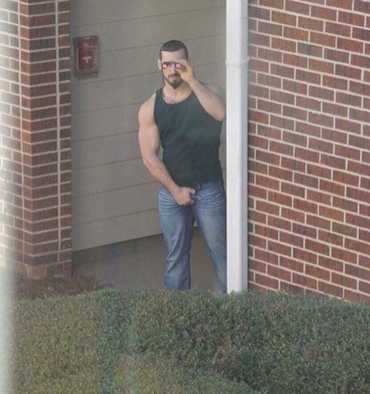 Binocular guy is looking for crypto influencers